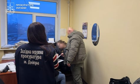 У Дніпрі двом лікарям оголосили підозри у неналежному виконанні обовʼязків