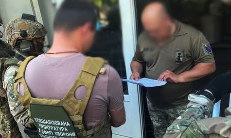 В Днепре у руководителя военкомата провели обыски: прокуроры говорят, что стоимость его имущества значительно превышает