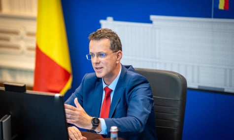 Румунський міністр пішов у відставку після того, як у його резюме знайшли брехню. Він сам казав, що не помітив помилки