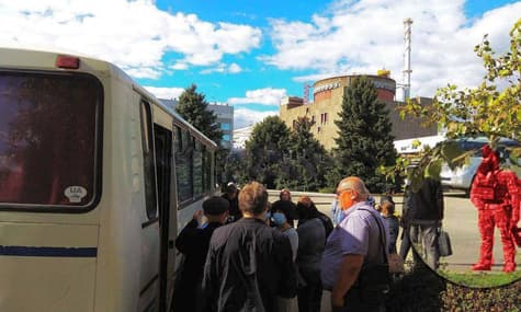 На ЗАЭС завезли фейковых работников, чтобы они рассказали российским СМИ, как «голосуют» за россию — «Энергоатом»