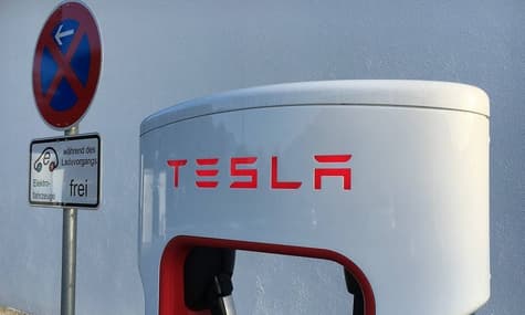 Автомобілем Tesla можна буде керувати зі смартфону — Ілон Маск