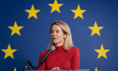 Дипломатка Каллас на тлі проблем у світі сказала євродепутатам, що зараз час, аби почати пити — Politico