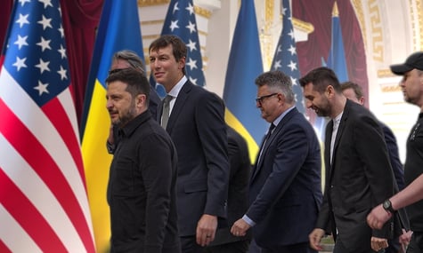 Тиша над столицею і футболка «Київський режим»: репортаж із переговорів Зеленського, Віткоффа й Кушнера