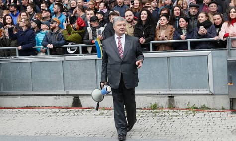 «Нині вже»: Финал близко — Порошенко поет Зеленскому и премьера Игры престолов