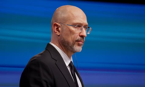 Дружина Шмигаля має автівку преміумкласу, яку премʼєр не задекларував — «Слідство.Інфо»
