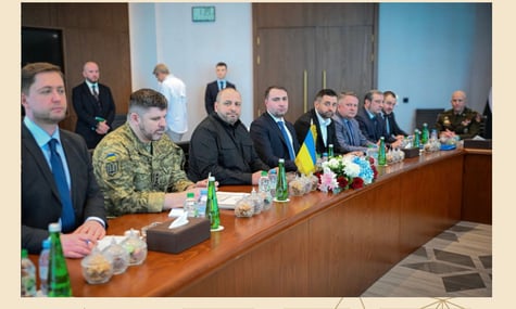 На переговорах з Україною США говорили про вибори вже в травні. Одночасно має відбутися референдум — Reuters