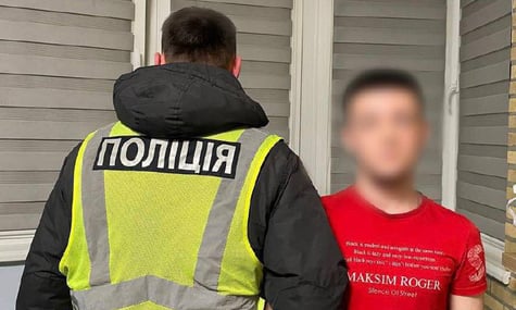 Юнак з Києва знімав відео під російську музику у формі поліції. Він пояснив, що «хотів хайпу», але отримає штраф