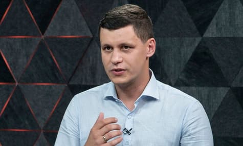 Школи переповнені, бо забудовники не будують їх, а відповідальності за це немає — депутат