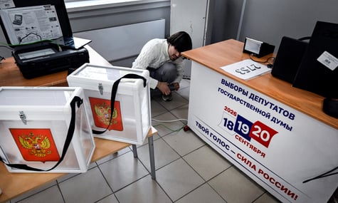 Ілюстративне фото. Підготовка виборчої дільниці в росії на тлі перших з початку повномасштабного вторгнення парламентських виборів, 18 вересня 2026 року