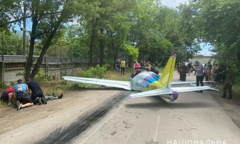 В Одессе легкомоторный самолет упал на гипермаркет, погиб человек