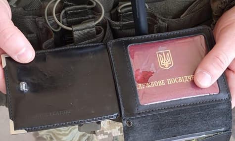 Бойовики обстріляли КПВВ на Донбасі. Військового ЗСУ врятував металевий жетон, який зупинив осколок гранати