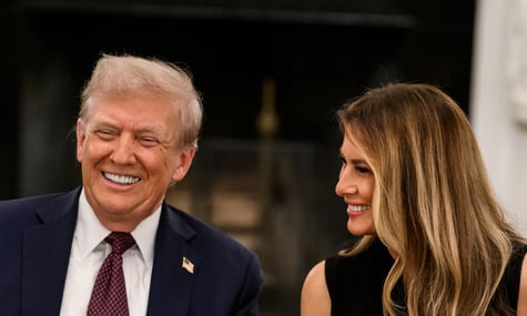 Трамп тицяє пальцем, Меланія хитає головою: журналісти зняли відео ймовірної суперечки між президентським подружжям США