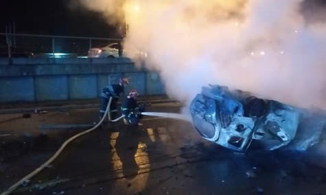 У Києві перевернувся та загорівся автомобіль: водій загинув, постраждали четверо пасажирів