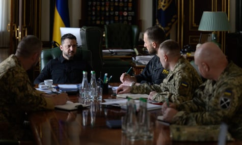Зустріч президента Володимира Зеленського з військовим керівництвом та т.в.о. міністра оборони Євгенієм Хмарою Зустріч президента Володимира Зеленського з військовим керівництвом та т.в.о. міністра оборони Євгенієм Хмарою
