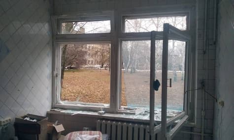 Окупанти обстріляли Харківщину: є руйнування лікарні, поранено фельдшера — ОВА