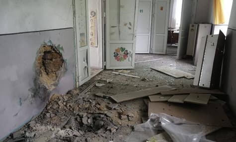 Оккупанты обстреляли поселок в Запорожской области: 2 погибших, повреждена школа и еще 12 домов