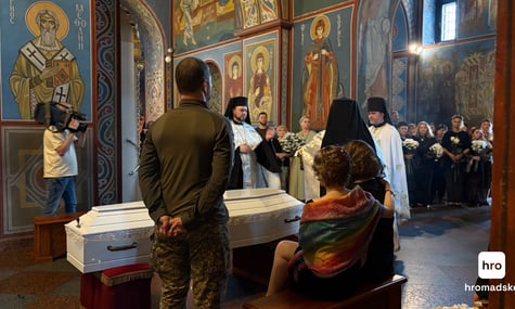 Приїхав і батько-військовий. У Києві попрощалися з 12-річним Григорієм, який загинув в аварії в підземному переході