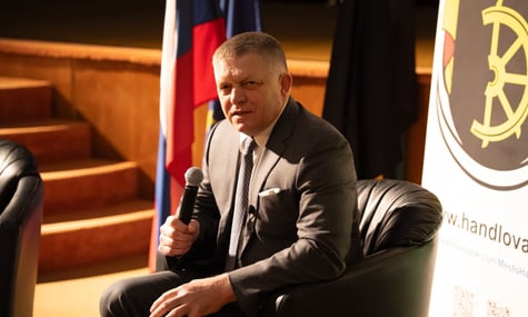 Хоче когось, хто розуміє «російську душу». Фіцо прокоментував Шредера як переговірника від ЄС, якого запропонував путін