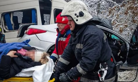 На Київщині маршрутка потрапила в аварію: двоє загиблих, десяток постраждалих