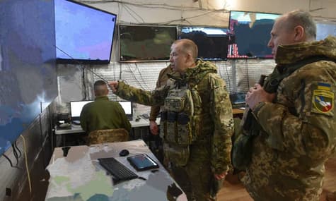 Сирський: Ситуація на сході складна, рф наступає по всьому фронту