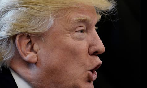 США приостанавливают финансовую помощь другим странам
