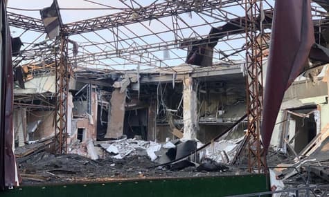 Окупанти вдарили по Запоріжжю: під завалами готелю опинилися люди, є загиблий та поранені (ДОПОВНЕНО)