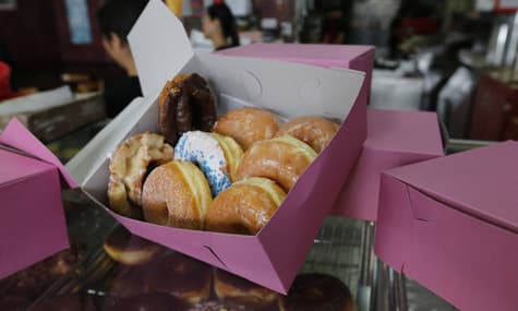 У Каліфорнії місцеві розкупають випічку у власника магазину, аби той раніше йшов до дружини в лікарню