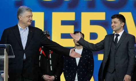 Стадіон, так стадіон: як відбувалися дебати Зеленського і Порошенка
