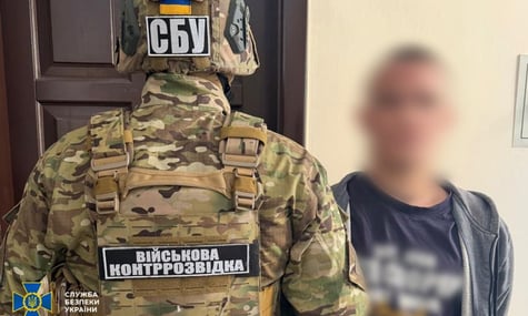 СБУ затримала підозрюваного у встановленні GPS-трекерів на бензовози для пошуку українських нафтобаз