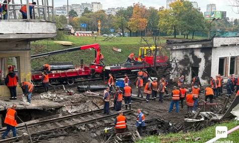У Києві відновили рух червоною гілкою метро після балістичної атаки, однак станція «Чернігівська» досі закрита