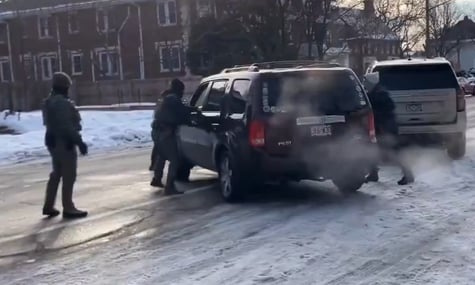 Агент ICE застрелив жінку: Трамп звинувачує «радикальних лівих», сотні людей вийшли на протести