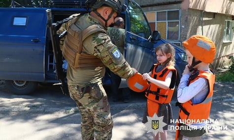 «Важке, але необхідне рішення». На Донеччині розширюють примусову евакуацію сімей з дітьми