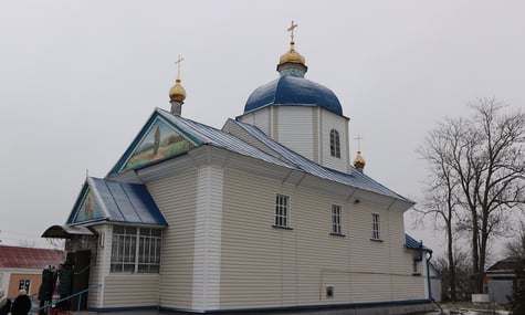 На Рівненщині селяни бензопилою розпиляли церкву XVIII століття. Поліція порушень не виявила
