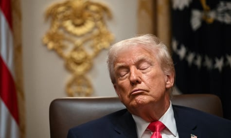 «Скинемо бомби прямо їм на голови». Трамп пригрозив Ірану відновити удари, якщо Тегеран «погано поводитиметься»