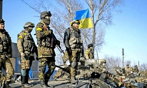 ЗСУ успішно контратакує на Харківщині, а окупанти зґвалтували цивільного чоловіка: головне за день 17 квітня