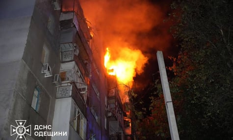 Зеленський: Уночі рф запустила понад 300 дронів і 30 ракет. У повітрі й досі є цілі
