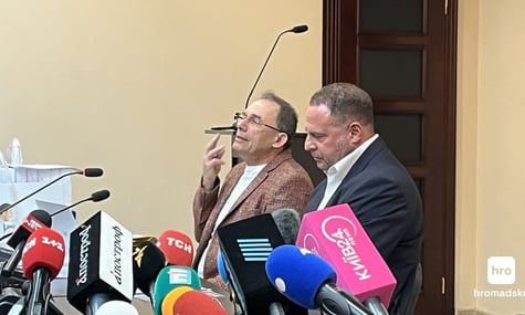 5 млн застави за Єрмака вніс його адвокат. Він вважає, що всю суму вже зібрали, але «ситуація стоїть» через банківську систему