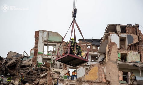 Журналісти розшукали тернополянина, який рятував людей після російської атаки: він поліз до будинку, що палав