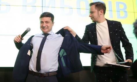 Зеленский призвал не верить «решалам», прикрывающихся его именем: снимайте их на камеру или идите в полицию