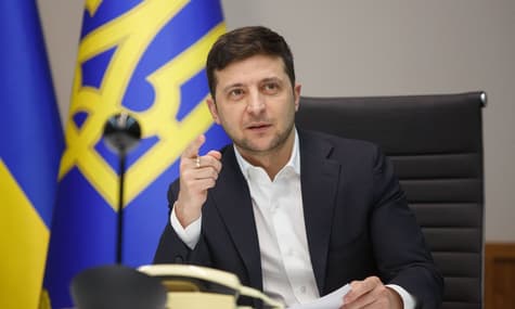 Що Зеленський розповів про перший рік президентства в фільмі про себе. Коротко