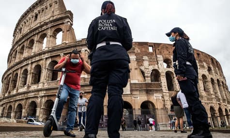 «Нам доведеться навчитися жити з вірусом в наступні роки» - інтерв'ю з італійським інфекціоністом
