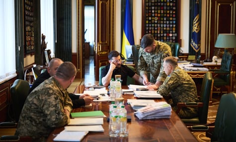 Президент доручив Умєрову і Сирському активізувати всі контакти зі США щодо постачання зброї