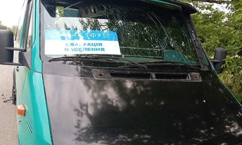 На Дніпропетровщині росіяни скинули з дрона вибухівку на евакуаційний автобус