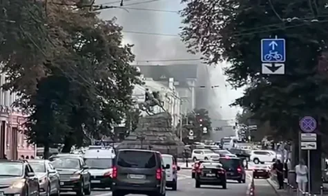 Наслідки російського удару по будівлі СБУ в Києві, неподалік від якої розташоване посольство Словаччини