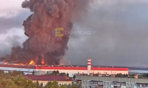 У росії заявили про понад 400 дронів, які вночі летіли на Московську область. Там знову горить об'єкт Wildberries