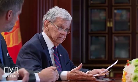 Джон Коул під час зустрічі з самопроголошеним лідером Білорусі Олександром Лукашенком 11 вересня 2025 року Джон Коул під час зустрічі з самопроголошеним лідером Білорусі Олександром Лукашенком 11 вересня 2025 року