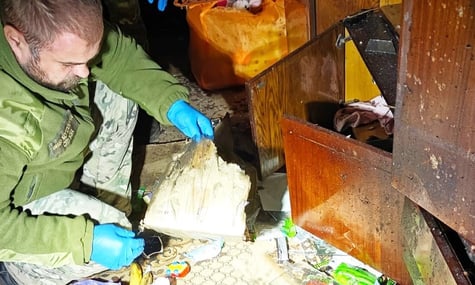 Під час обшуків у квартирі правоохоронці виявили гранати, тротилові шашки та інші види вибухівки