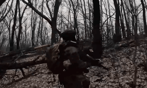 Скриншот з відео, де бійці проводять ударно-пошукові дії на Луганщині