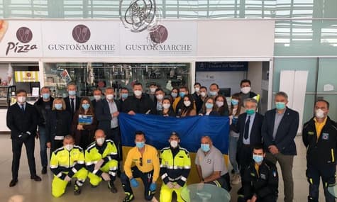 В Україну повертаються лікарі, які допомагали боротися з коронавірусом в Італії