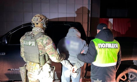 Поліція викрила 15 людей, які займалися сексуальною експлуатацією дітей. Серед них — жінка, яка знімала трирічну доньку в порно